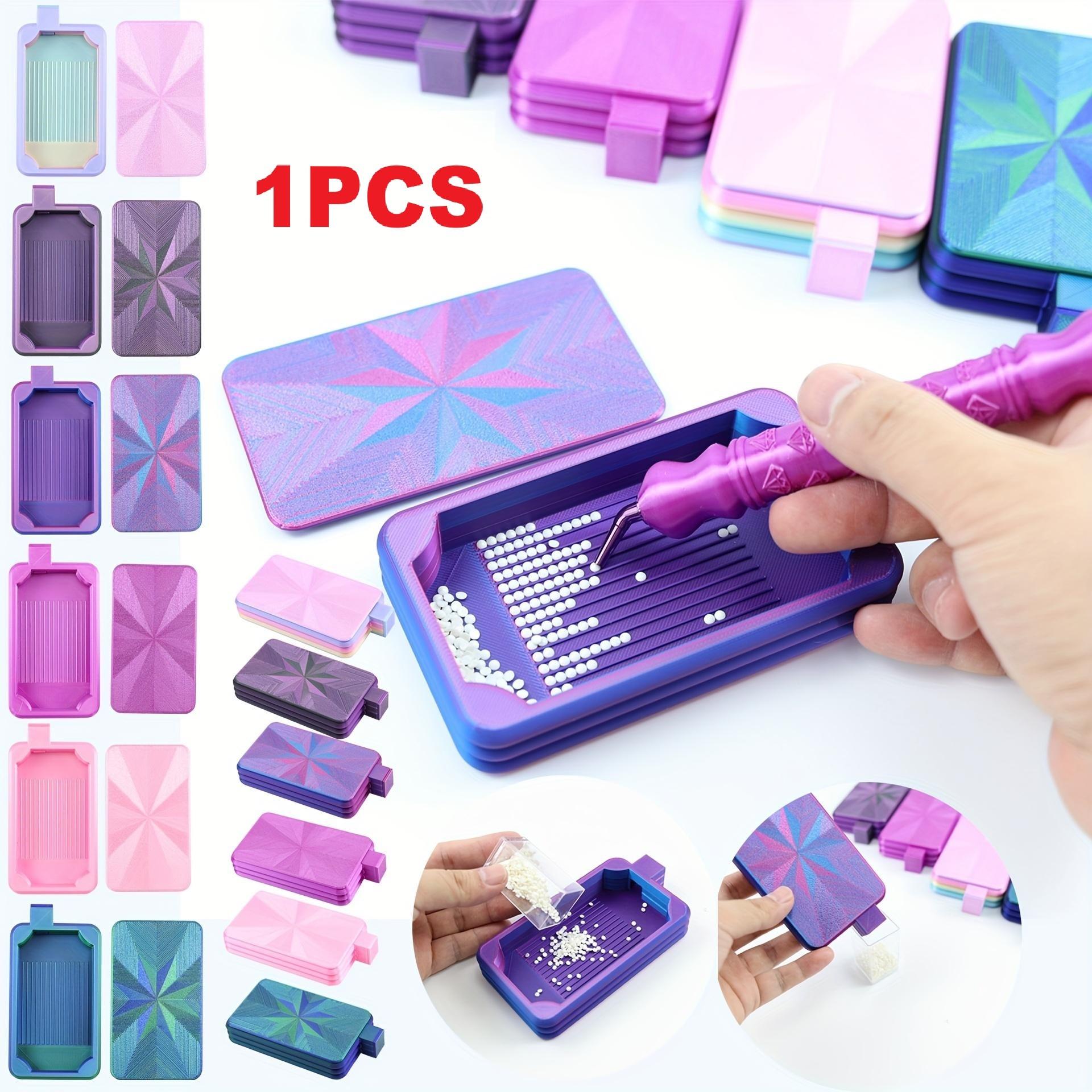 Bead Organizer Tray - 1個入り カラフルな新しいダイヤモンドペインティングトレイ 蓋付き、ダイヤモンドペインティング収納トレイと蓋のデザイン、ダイヤモンドペインティングアクセサリーとツール、5Dダイヤモンドペインティングキットに適した簡単にビーズを注ぐことができるトレイ