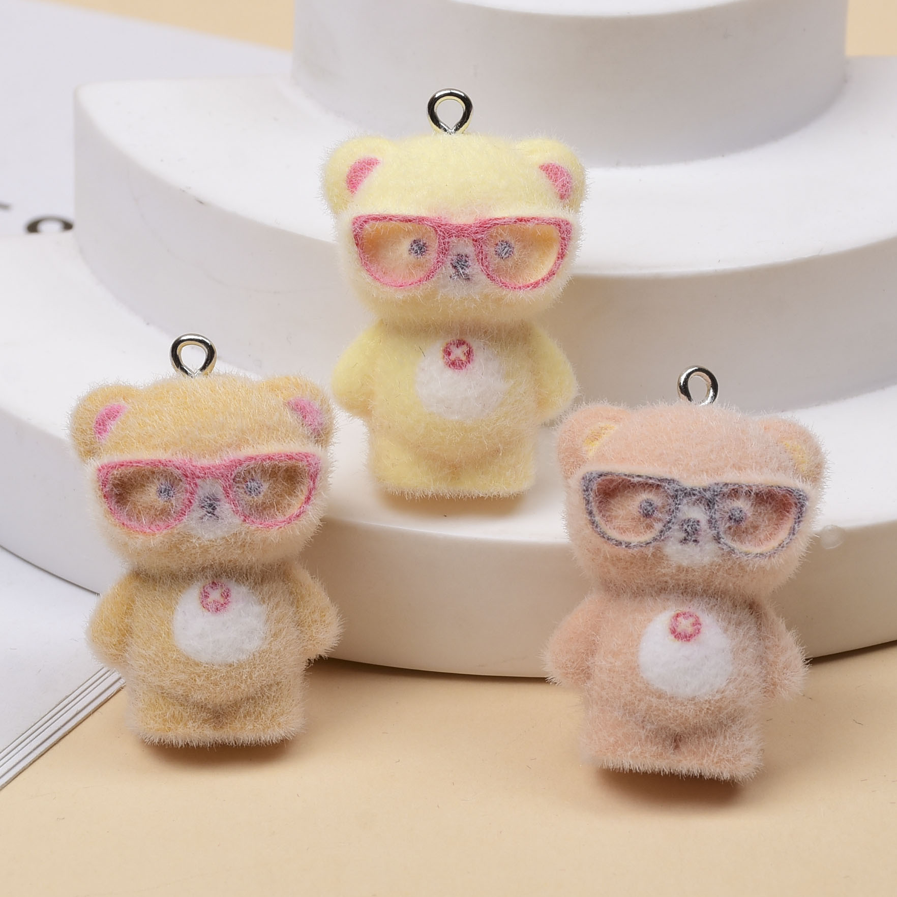 Jewelry Making Glasses - 3個入り 3Dフロッキングメガネ リトルベアチャーム 漫画風樹脂アニマルペンダント キーホルダー/スマホチャーム/DIYジュエリーアクセサリー用