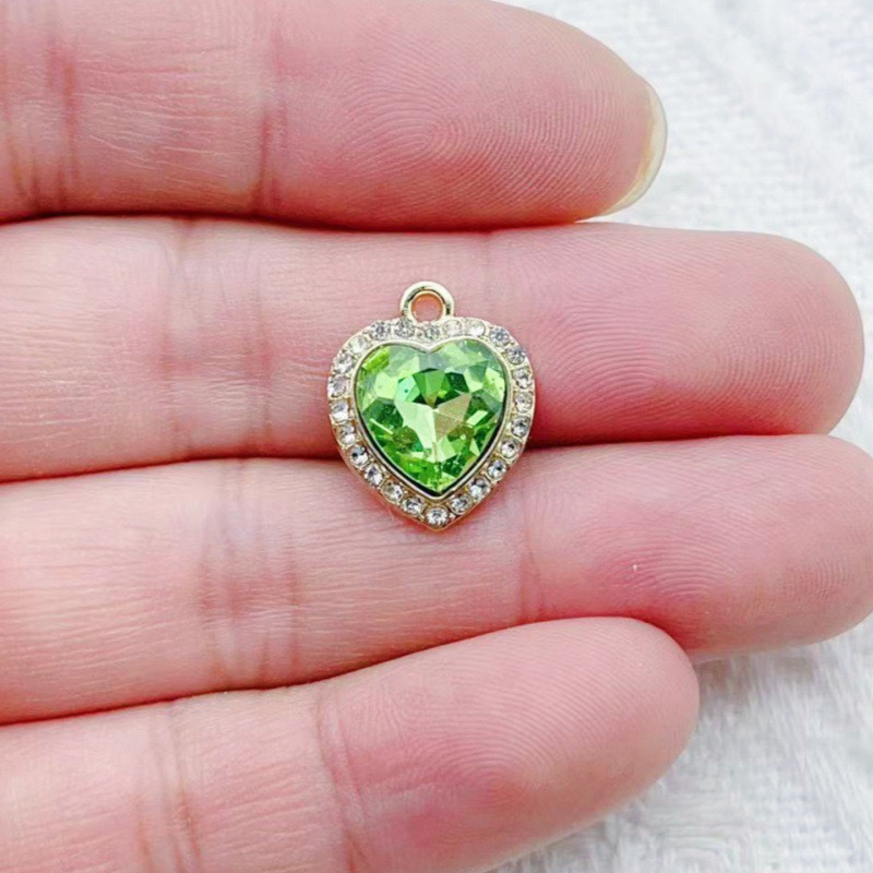 10個のハート型のカラフルな宝石が象嵌されたペンダント、新鮮 - Jewelry Making Accessories のレビューと価格