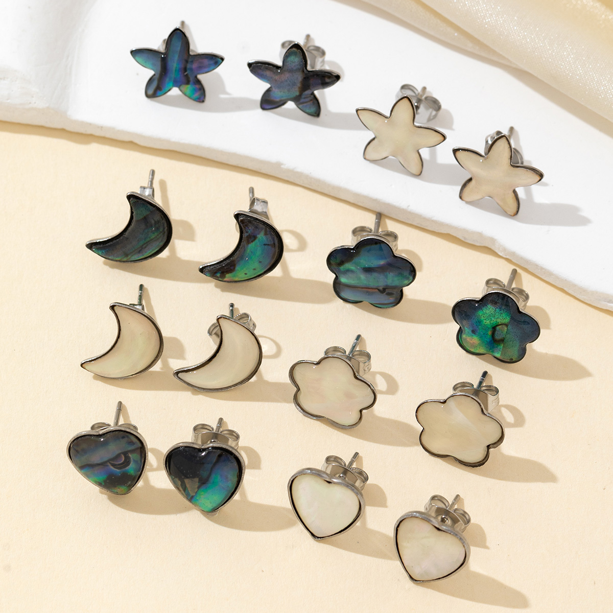 2 個天然シェルホワイトムーンシェイプ絶妙なチャーム儀式場所 - Jewelry Making Place のレビューと価格