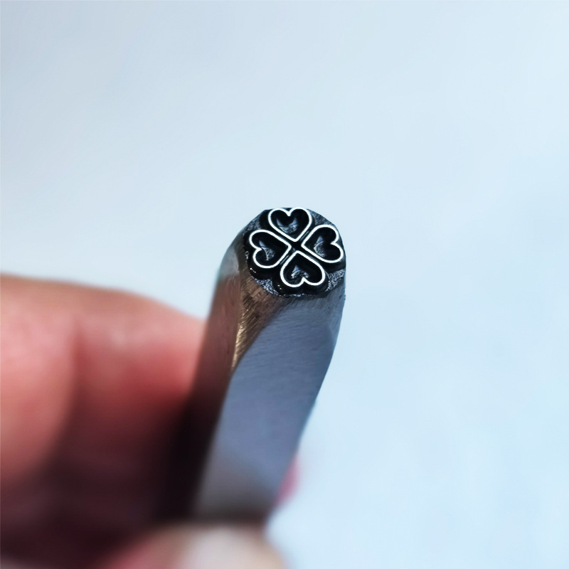 プロ仕様の金属刻印＆チェーシングツールセット、ジュエリー製作 - Jewelry Making Hammer のレビューと価格