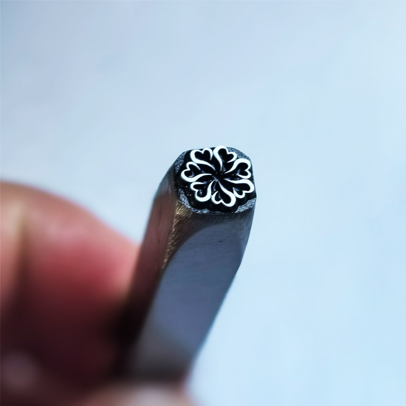 プロ仕様の金属刻印＆チェーシングツールセット、ジュエリー製作 - Jewelry Making Hammer のレビューと価格