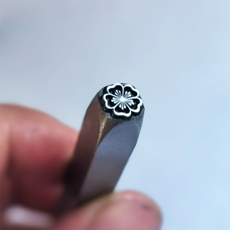 プロ仕様の金属刻印＆チェーシングツールセット、ジュエリー製作 - Jewelry Making Hammer のレビューと価格
